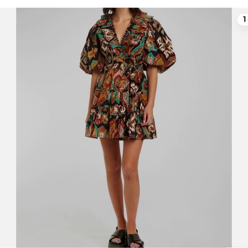 Love the Label short sleeve v-neck tie dress